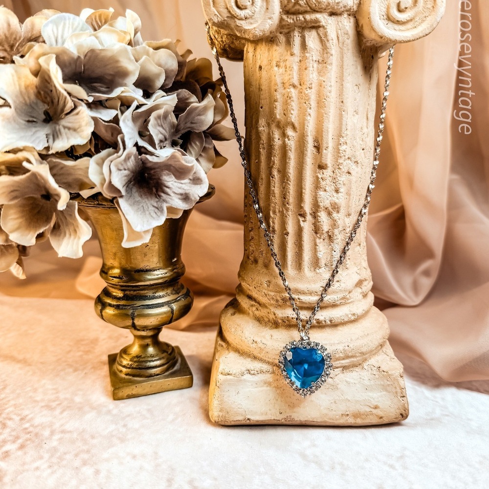 Titanic Heart of the Ocean Necklace